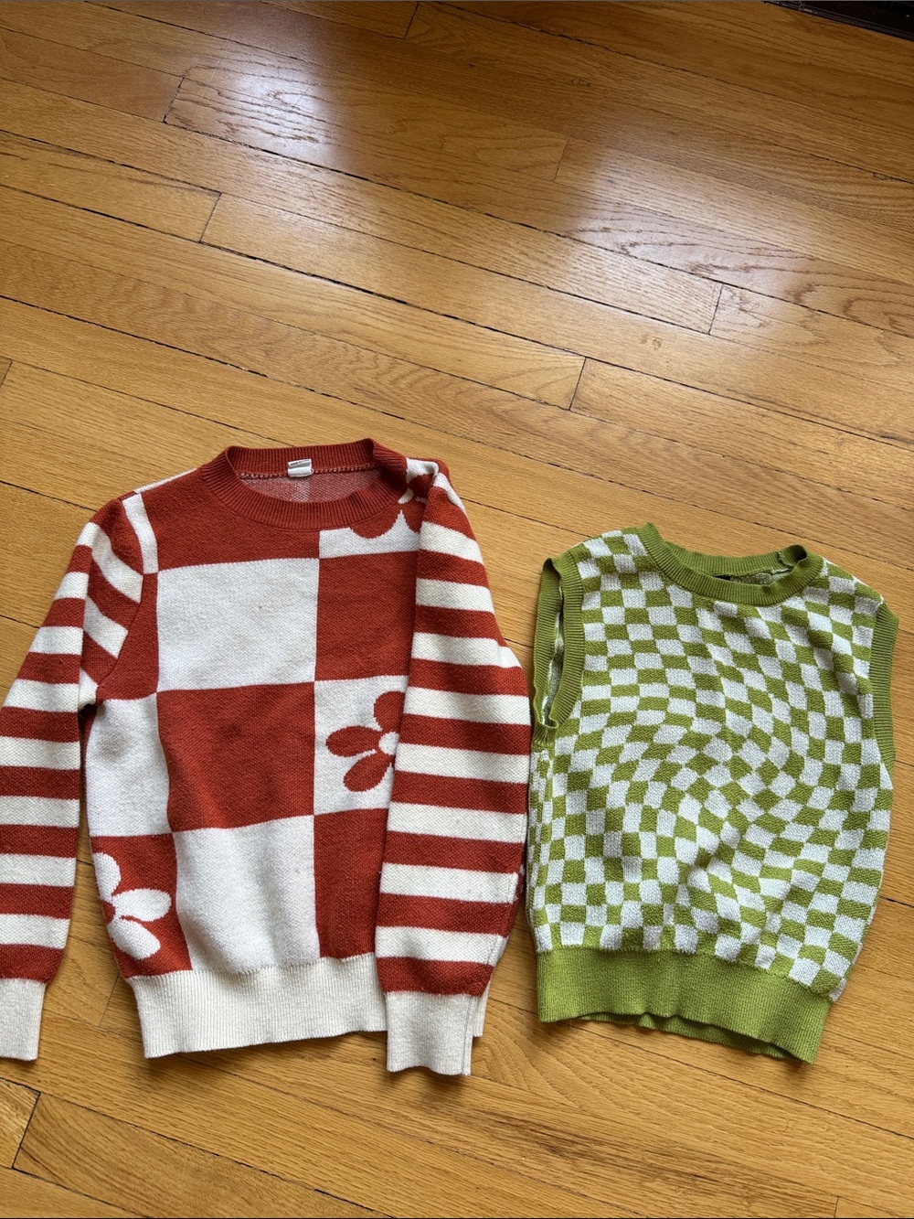 Rust Cream Checker Floral Sweater & Green White Checker Knit Vest